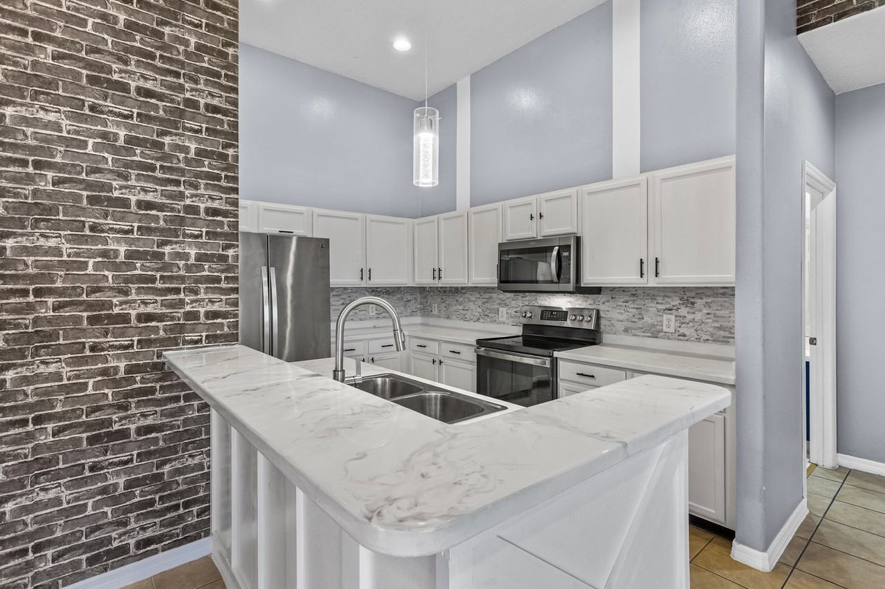 13046 Island Breeze Ct - Photo 3 of 15