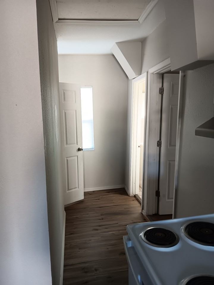 207 N Phillips St #1-2 - Photo 2 of 7