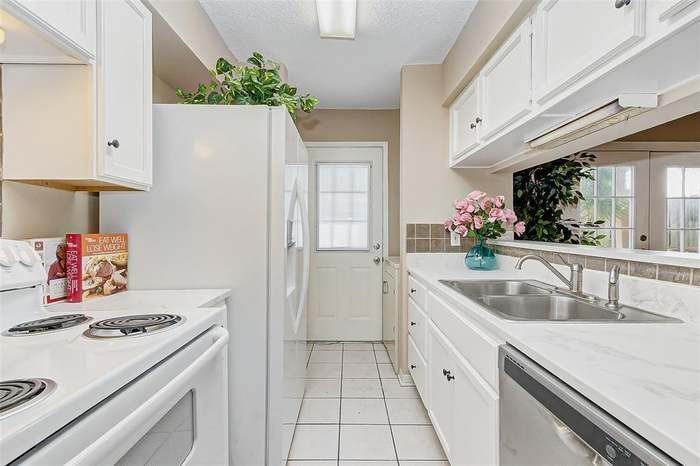 1917 Miramar Green St #NA - Photo 4 of 23