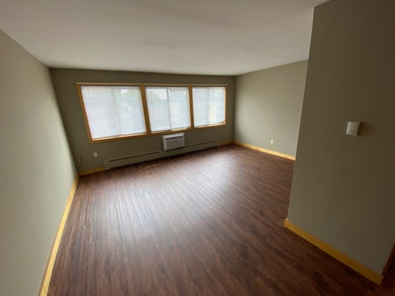 3013 - Photo 2 of 17