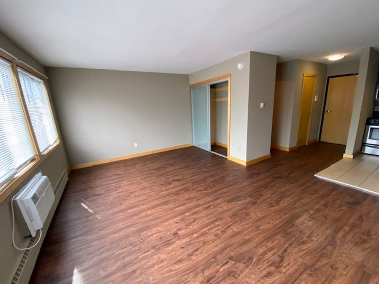 3013 - Photo 4 of 17