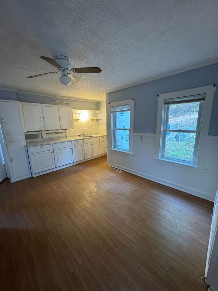 107 Hanover Street - Photo 3 of 14