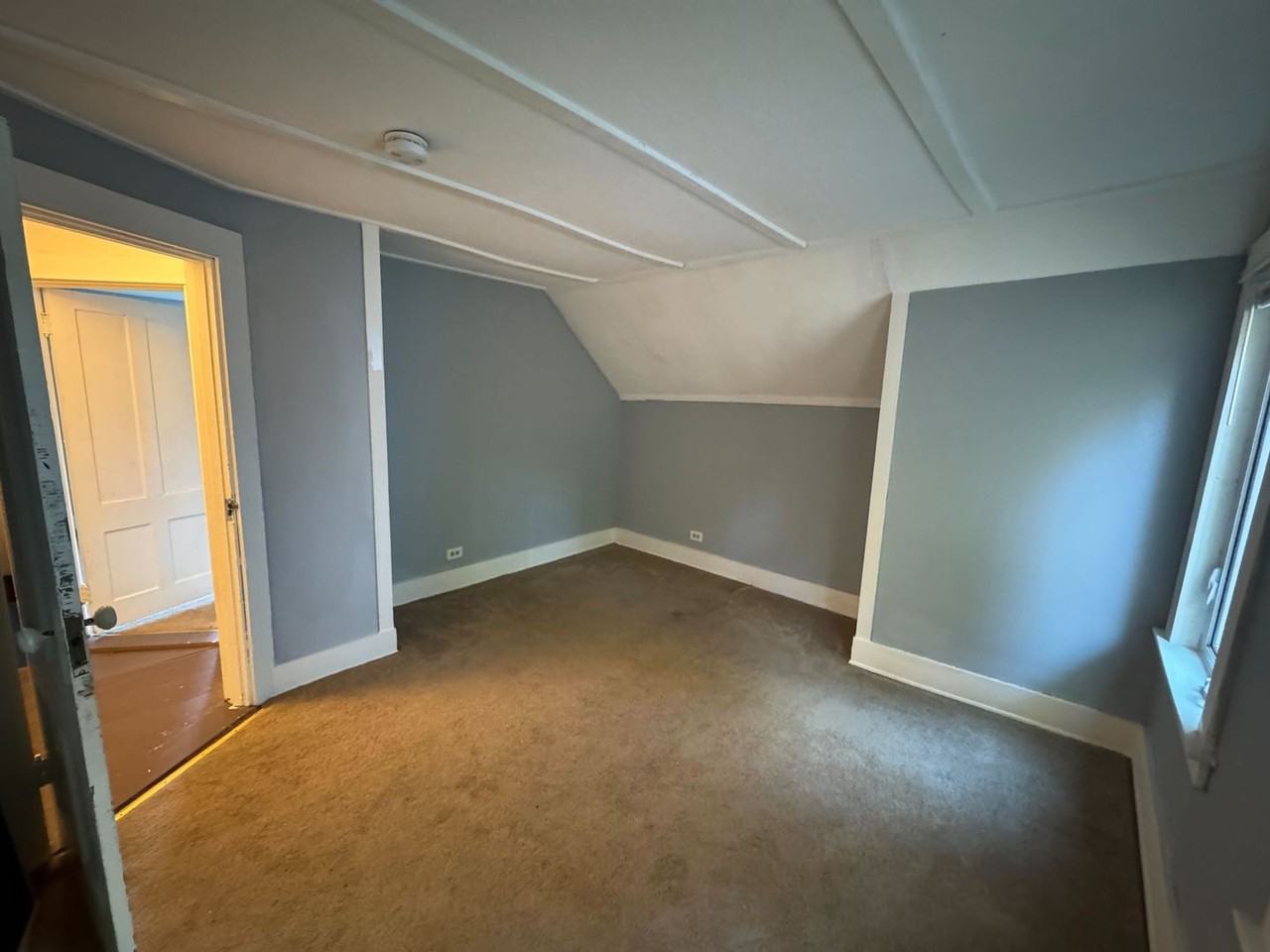 107 Hanover Street - Photo 7 of 14