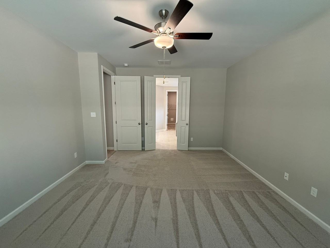 592 Holden Dr - Photo 3 of 17