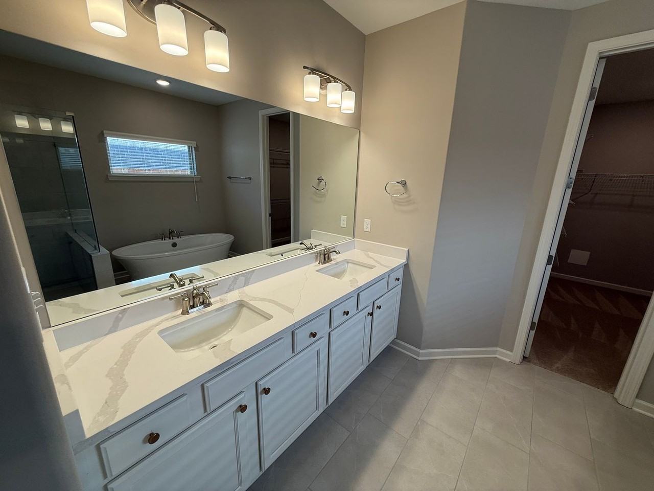 592 Holden Dr - Photo 4 of 17