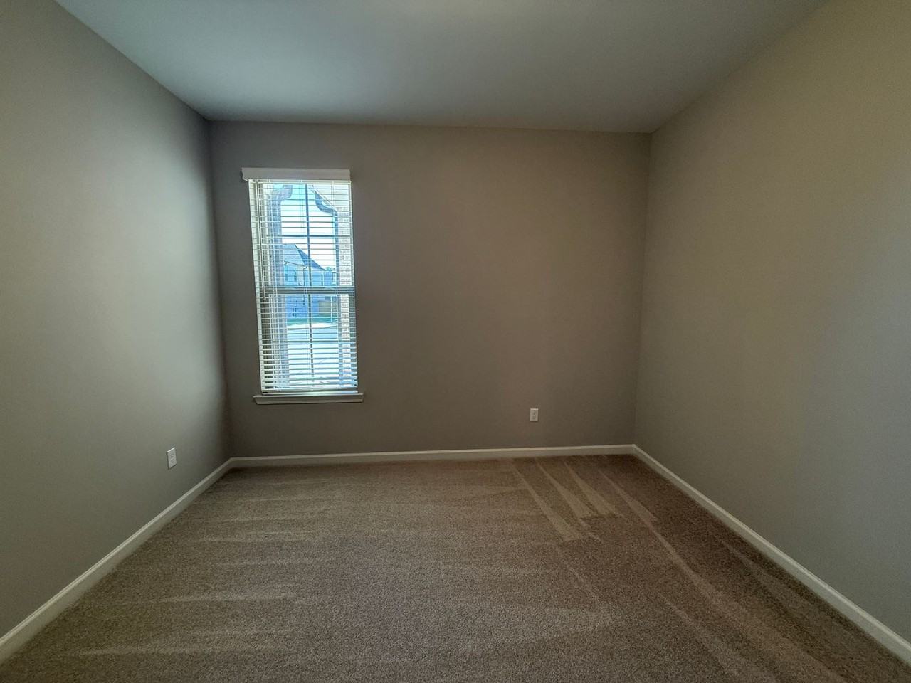 592 Holden Dr - Photo 7 of 17