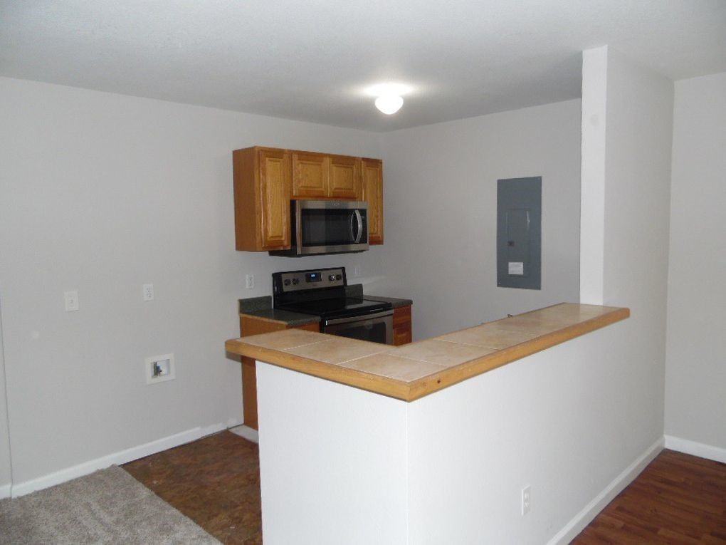 725 W Georgia - Photo 3 of 6
