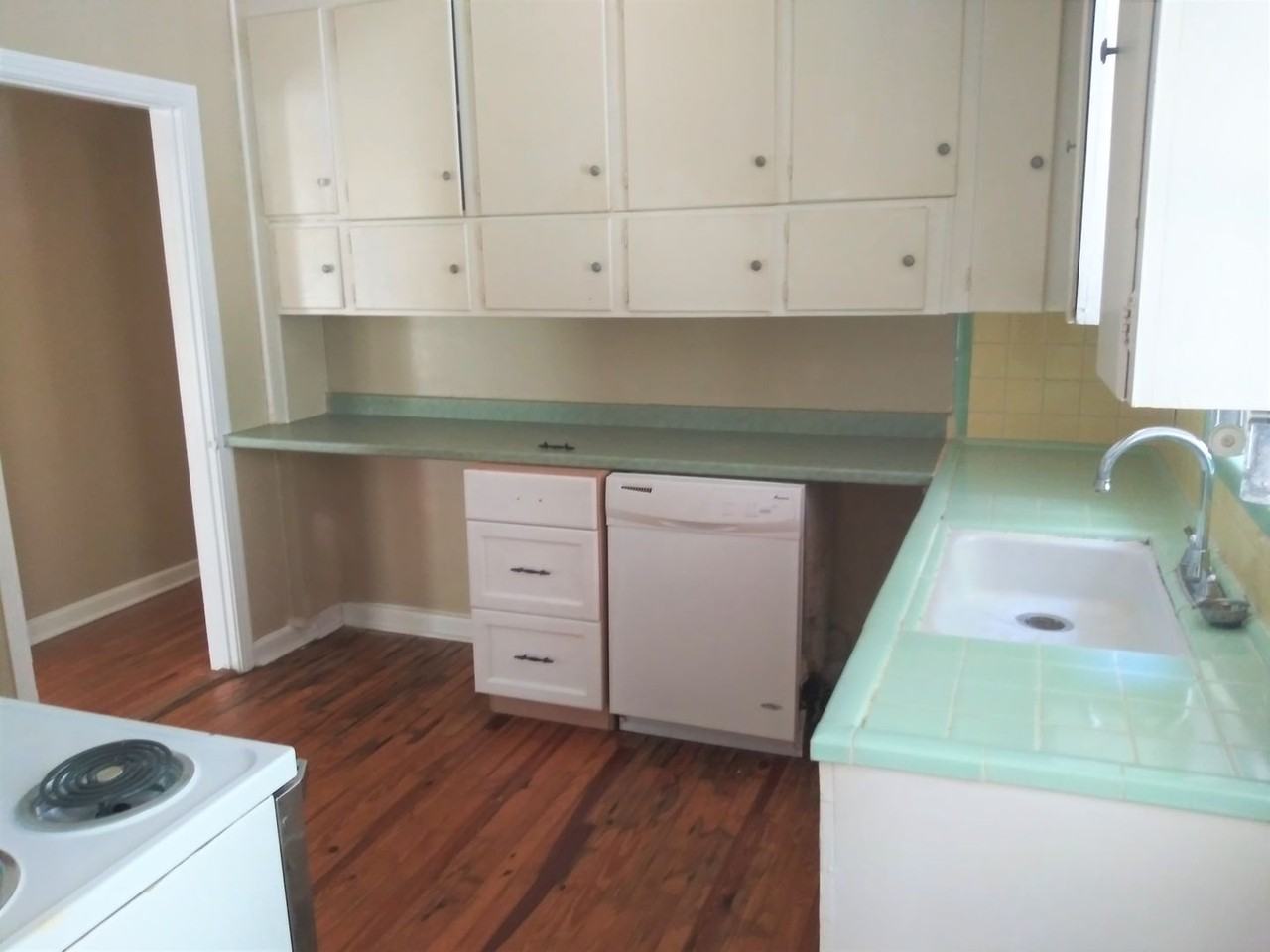 218 Edwards St - Photo 4 of 12