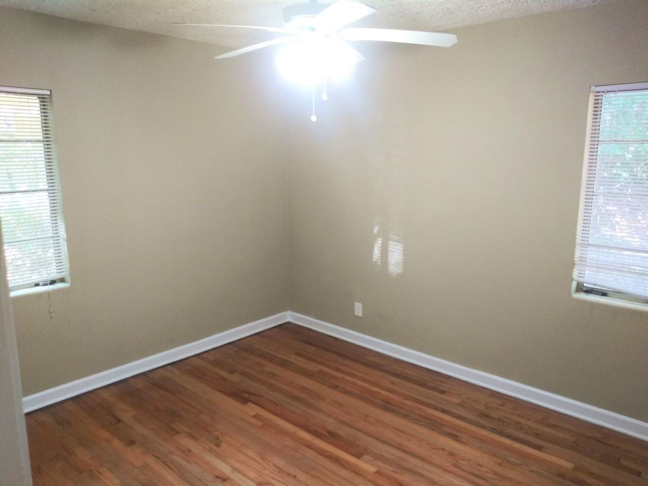 218 Edwards St - Photo 7 of 12