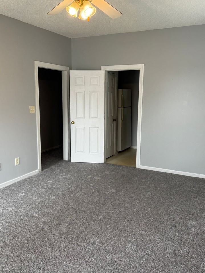 1010 Deerchase Dr - Photo 3 of 7