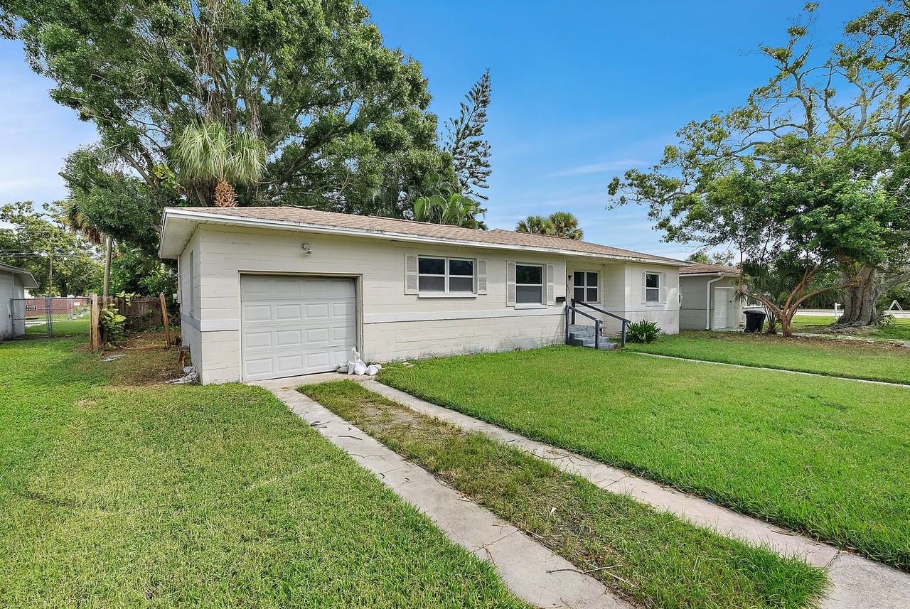 623 37th Ave S - Photo 2 of 25