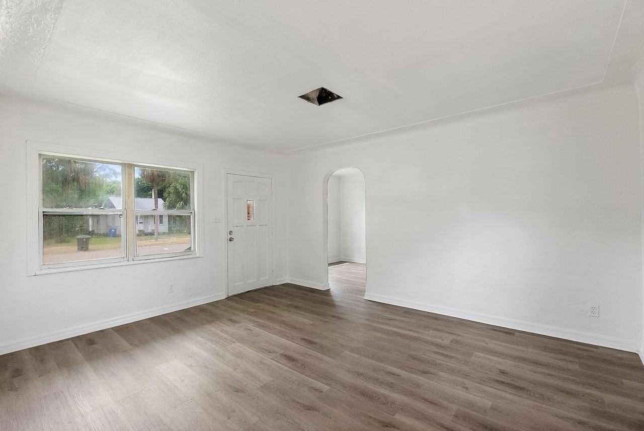 623 37th Ave S - Photo 4 of 25