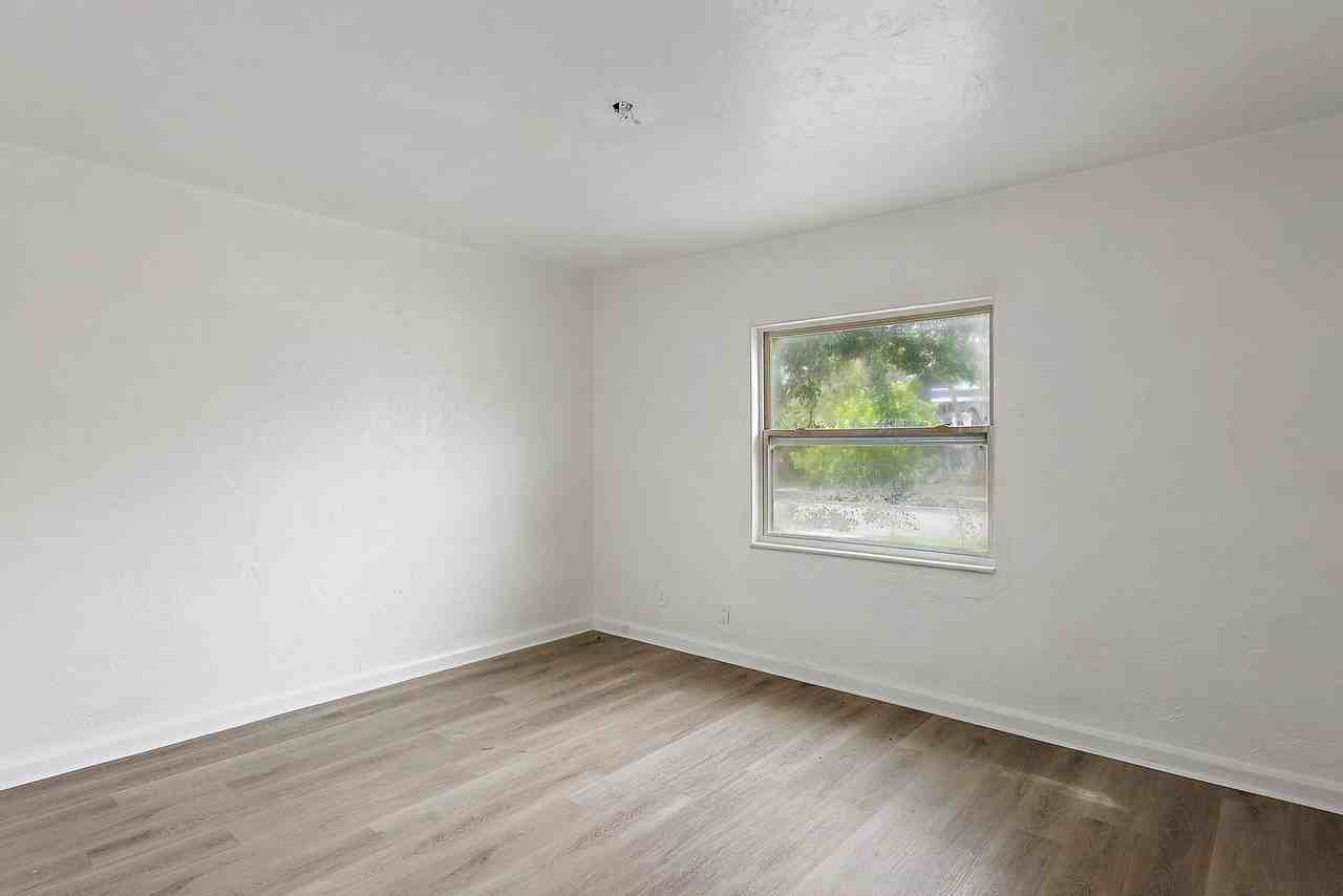 623 37th Ave S - Photo 6 of 25