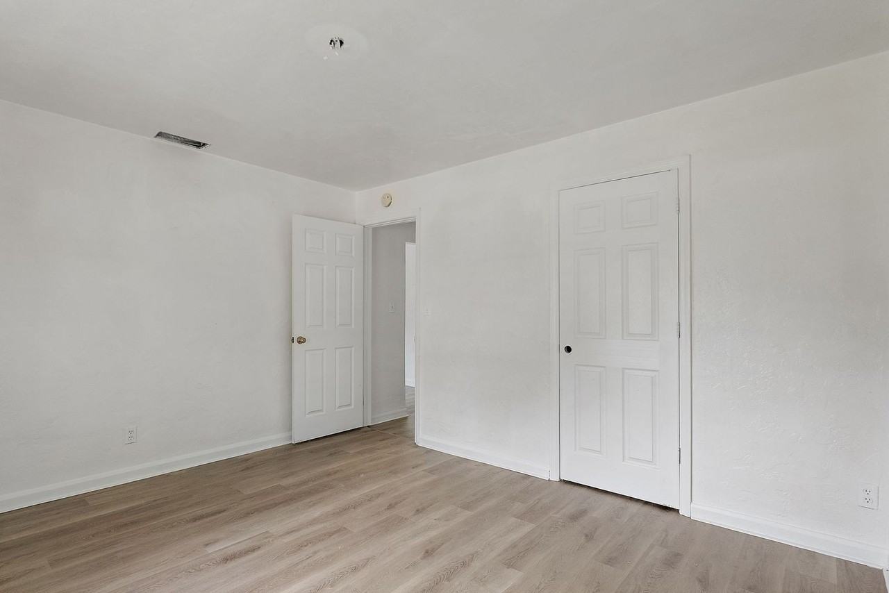 623 37th Ave S - Photo 7 of 25