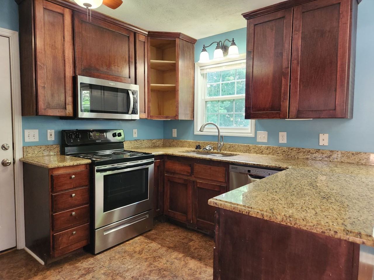 1680 Barrywood Cir E - Photo 4 of 21