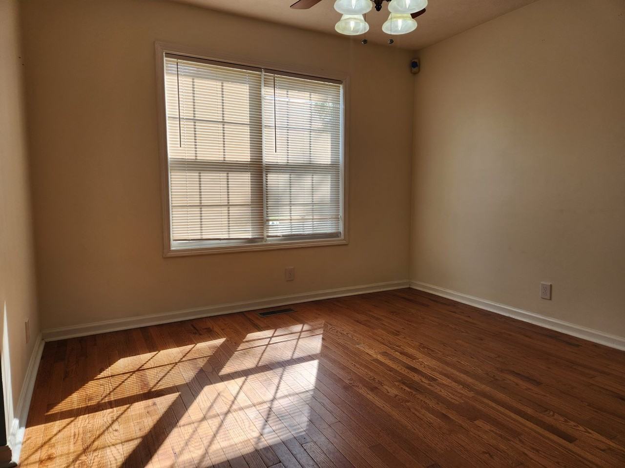 1680 Barrywood Cir E - Photo 7 of 21