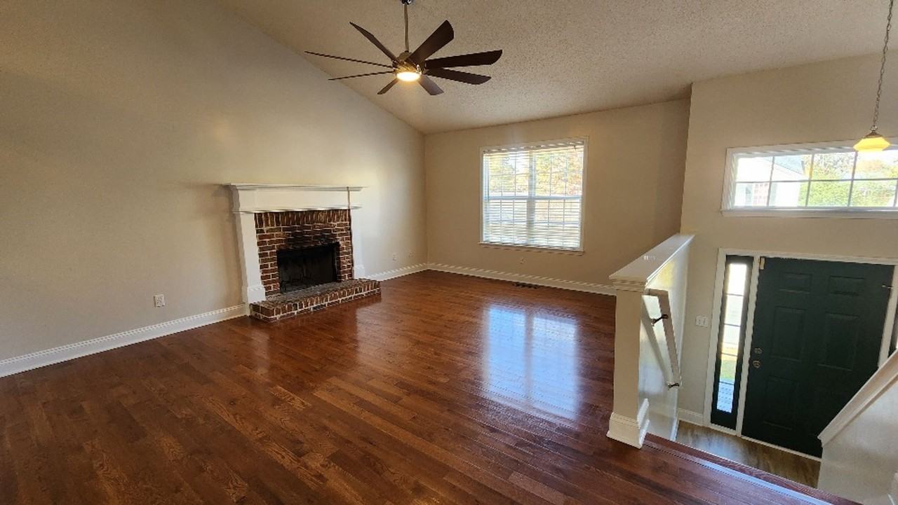 56 Trillium Trl Ne - Photo 2 of 14