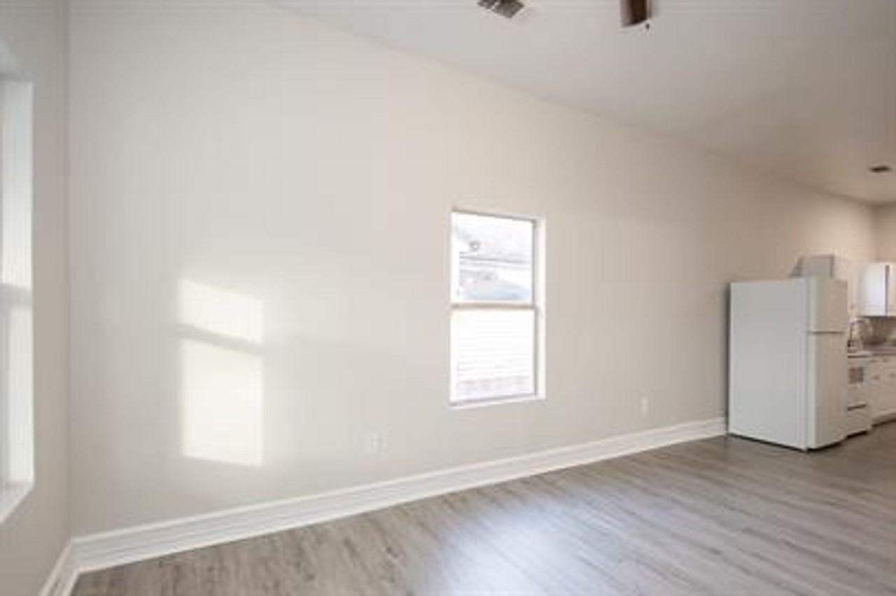 211 W Cherry St - Photo 7 of 36