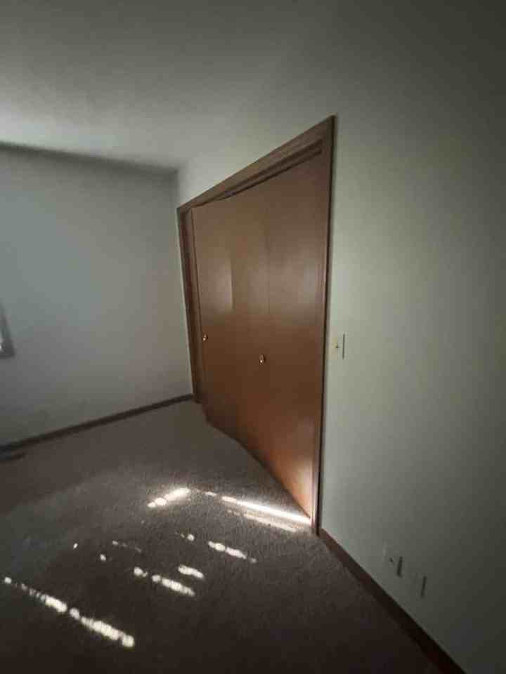 24159 Evergreen Ct - Photo 3 of 9