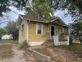 211 N Edwards Ave - Photo 1 of 1
