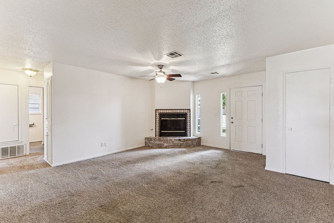 1405 Southwest 77th Terrace - Photo 3 of 25