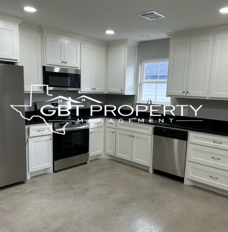 383 E Burleson Ave - Photo 2 of 5