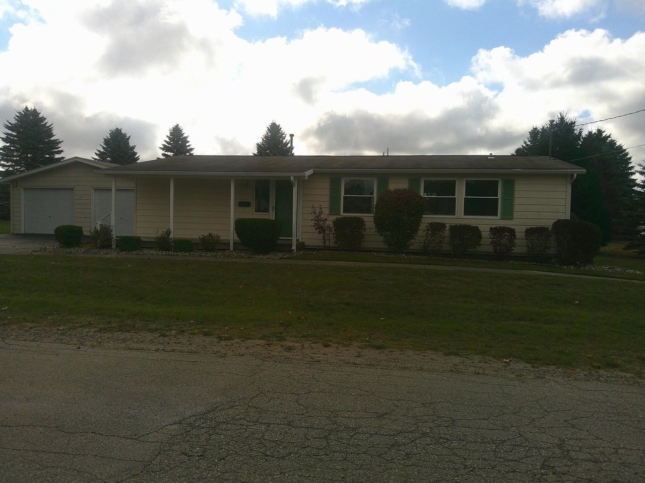 10123 Virginia St - Photo 2 of 14