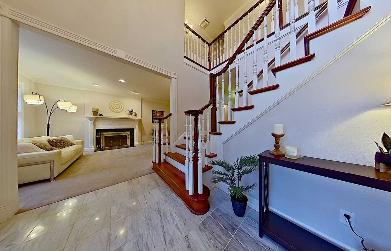 21416 Ne 63rd St - Photo 6 of 14