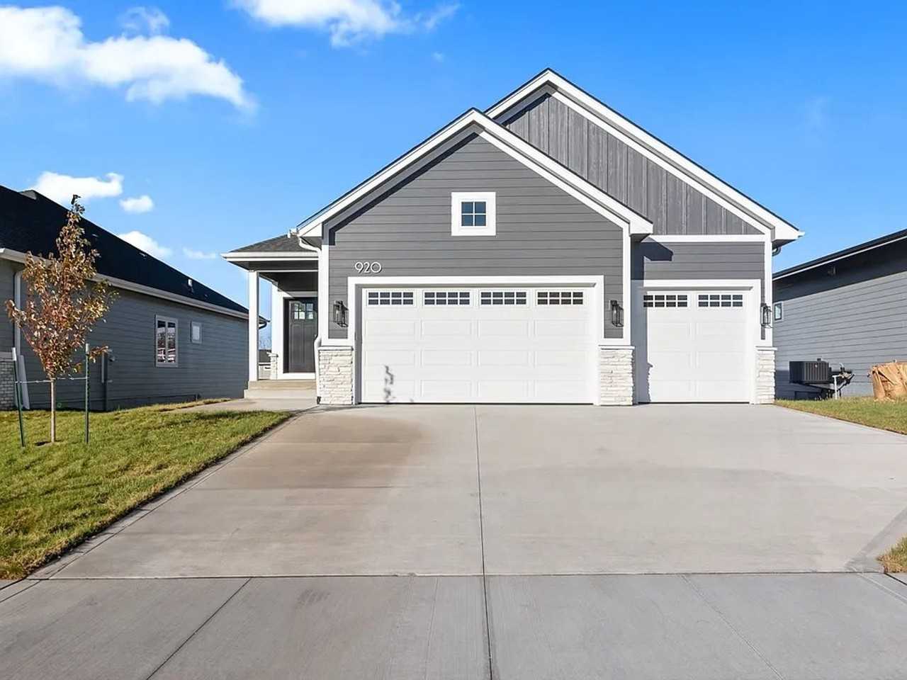 920 Roosevelt St - Photo 2 of 34