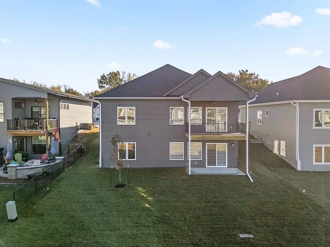 920 Roosevelt St - Photo 3 of 34