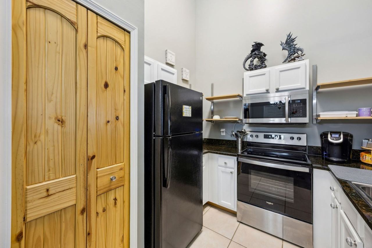 1601 Nectarine St #G8 - Photo 5 of 30