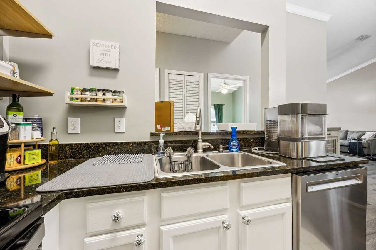 1601 Nectarine St #G8 - Photo 7 of 30