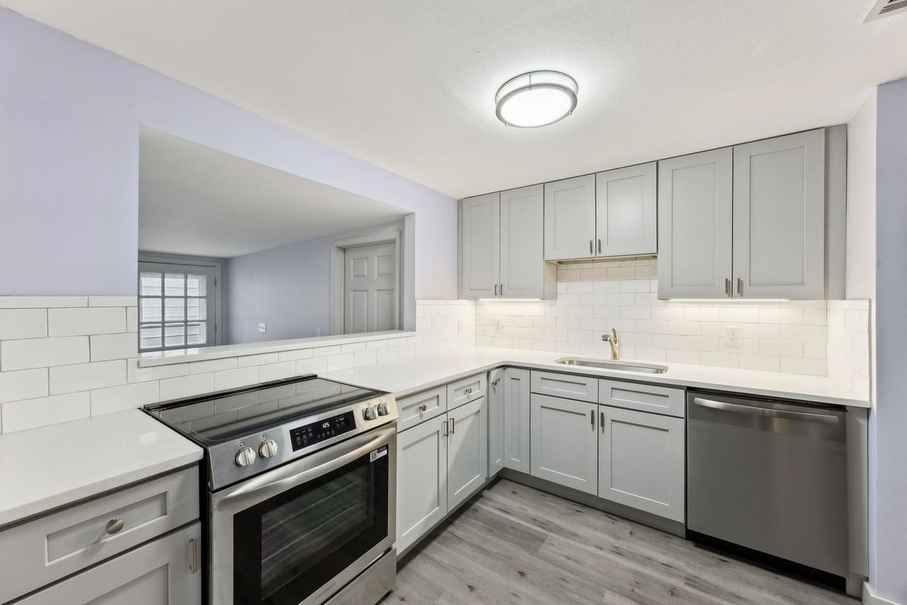 5004 Karen Street - Photo 3 of 34