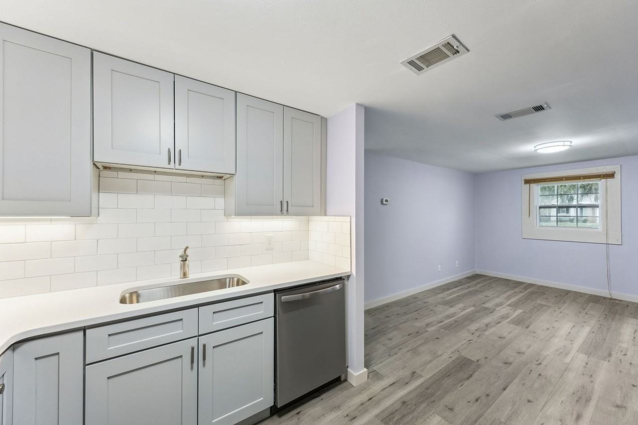 5004 Karen Street - Photo 5 of 34