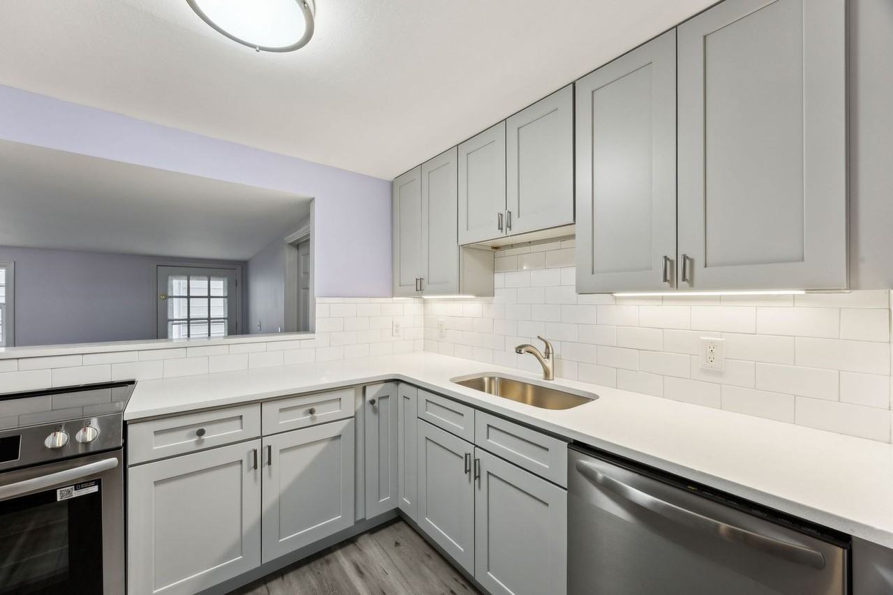 5004 Karen Street - Photo 6 of 34