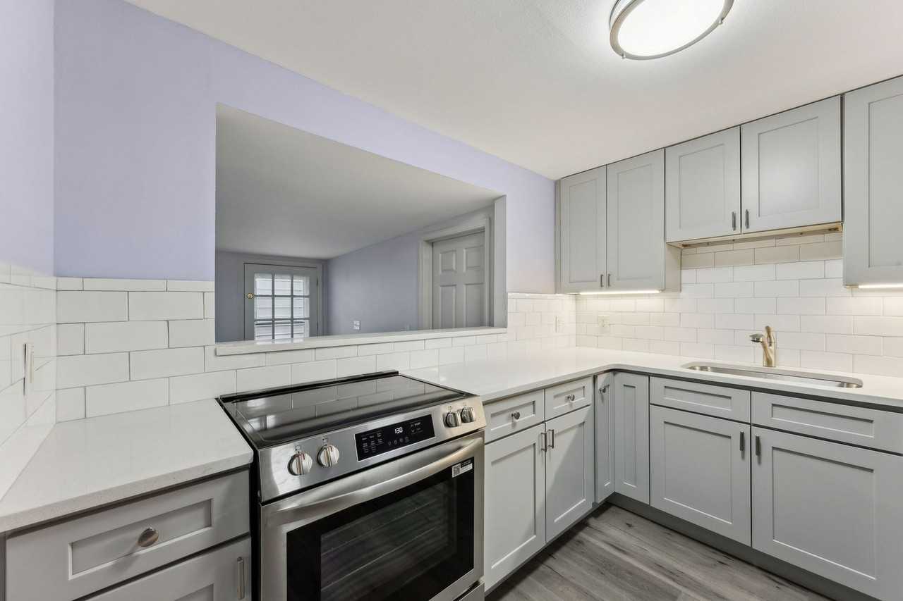 5004 Karen Street - Photo 7 of 34