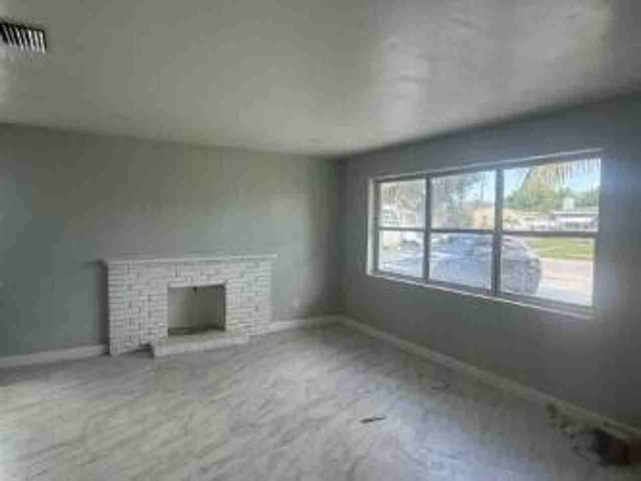 2329 Fairway Dr - Photo 2 of 13