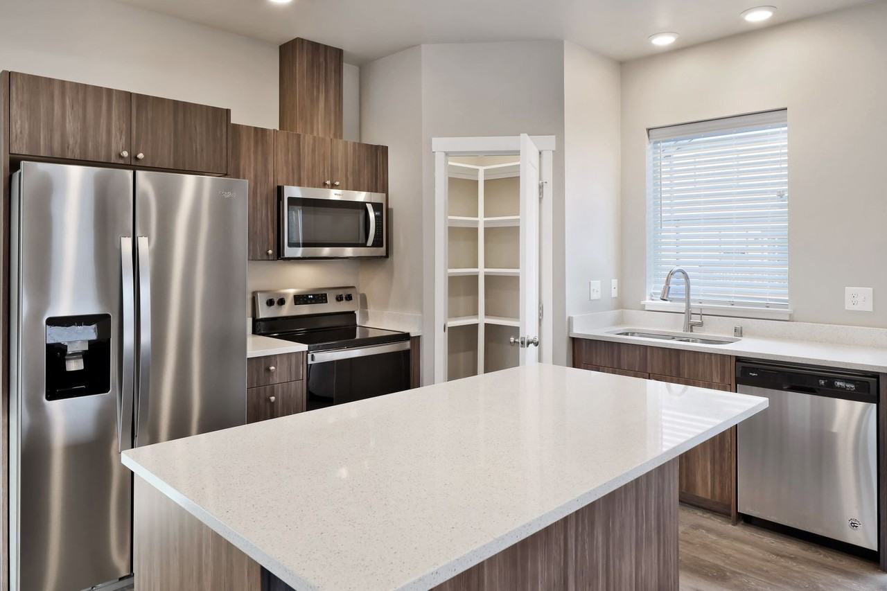 1825 Eastgate Loop - Photo 3 of 41