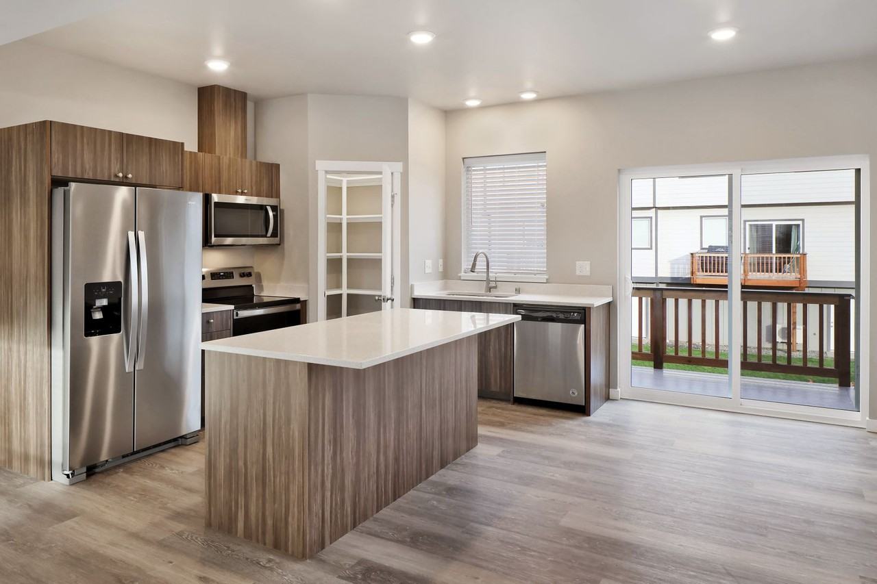 1825 Eastgate Loop - Photo 4 of 41