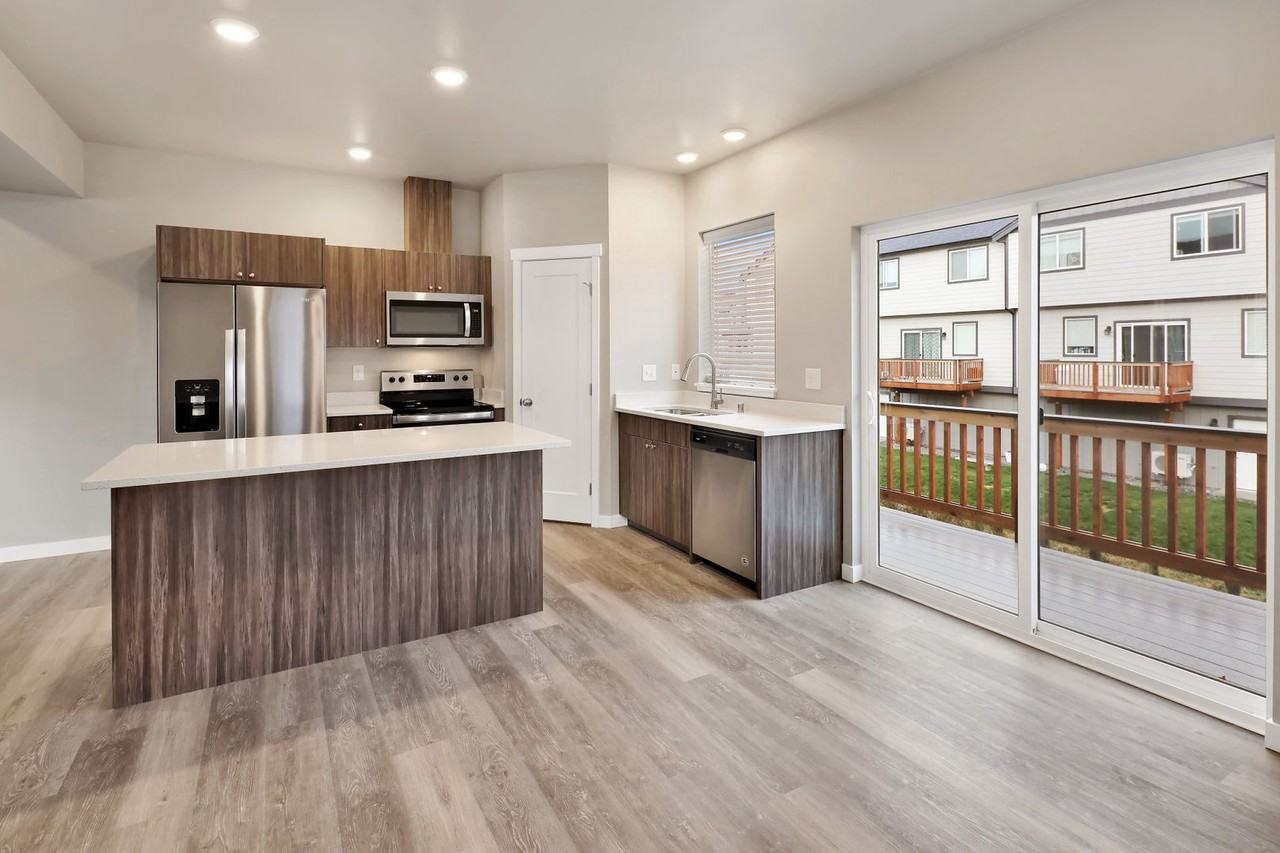 1825 Eastgate Loop - Photo 5 of 41