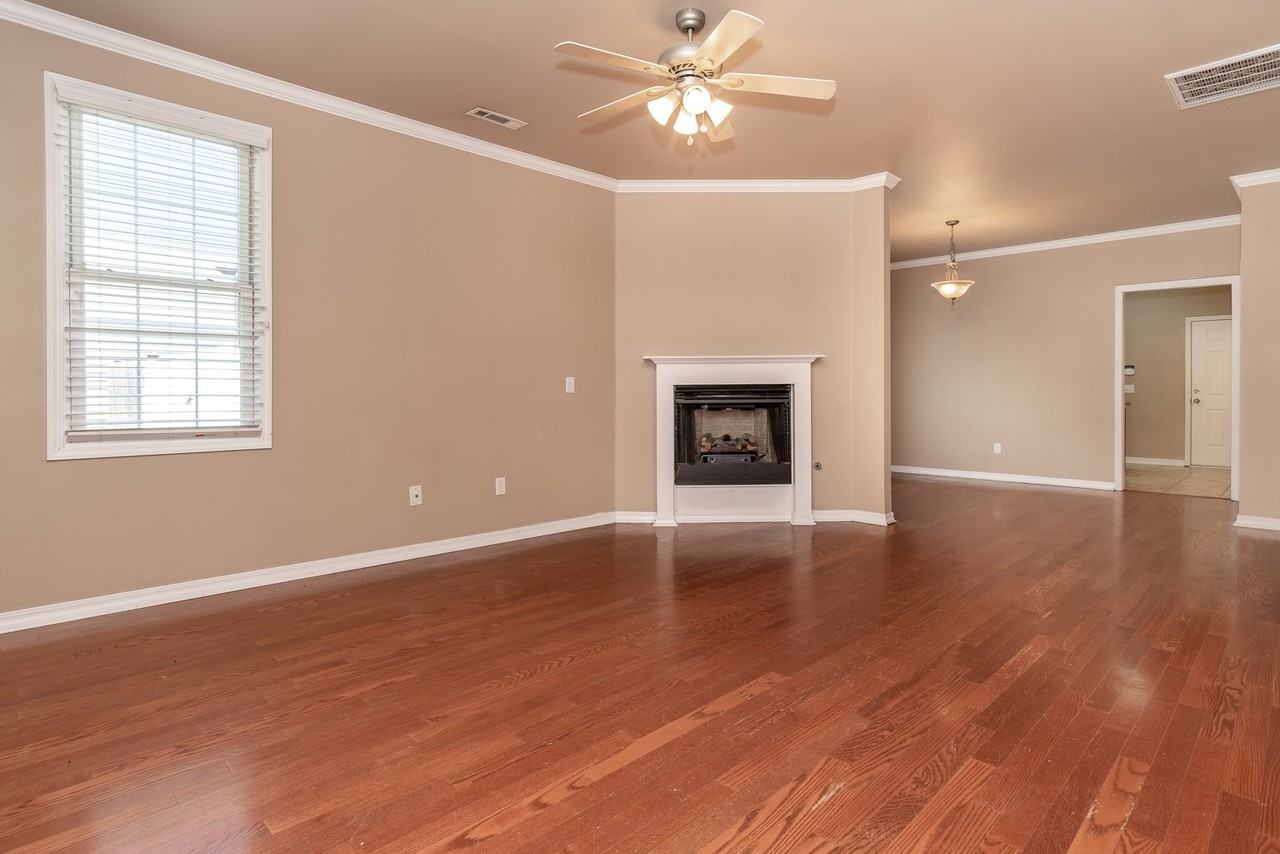 3538 W Thames Dr - Photo 2 of 17