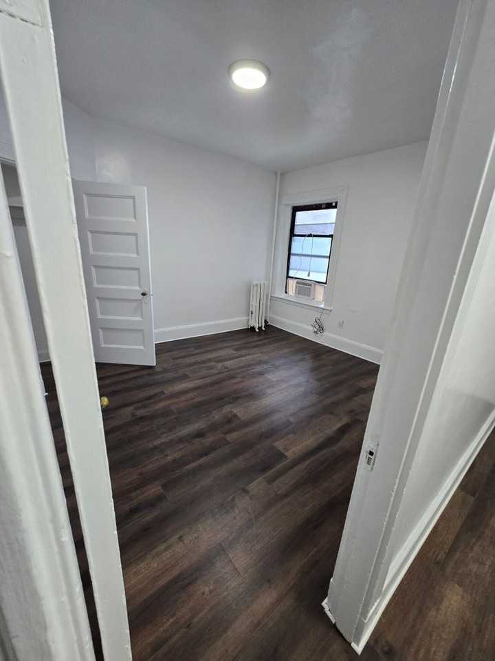 237 Harvard Avenue - Photo 3 of 8