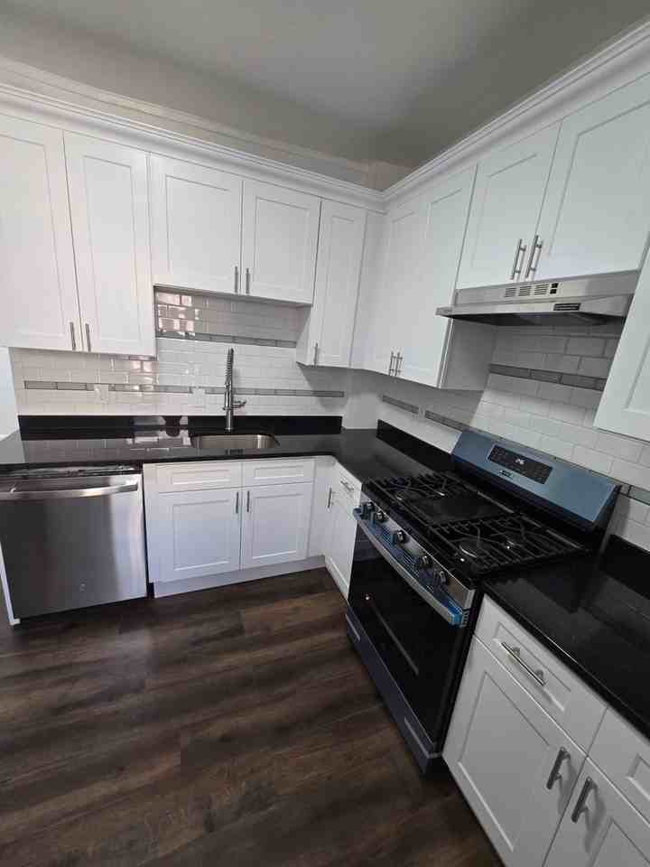 237 Harvard Avenue - Photo 4 of 8