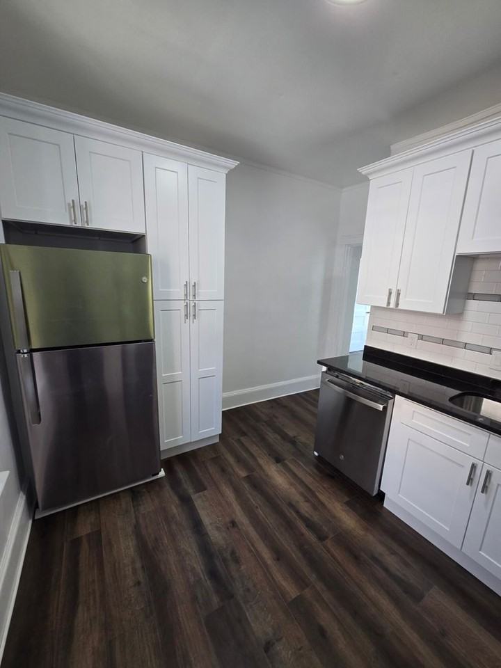 237 Harvard Avenue - Photo 6 of 8