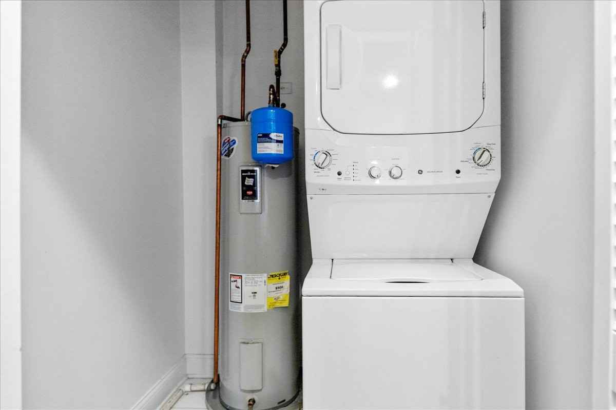 3927 N Clarendon Ave #1R - Photo 5 of 10