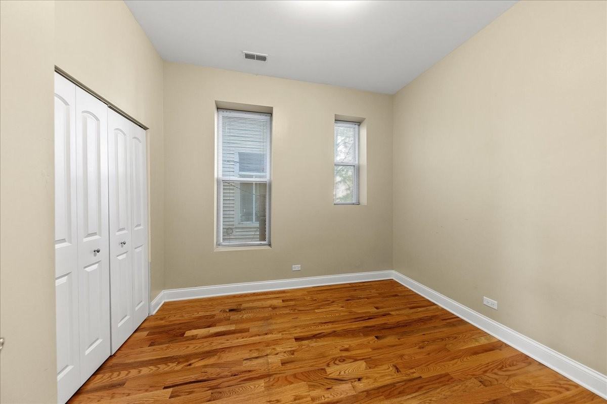 3927 N Clarendon Ave #1R - Photo 7 of 10