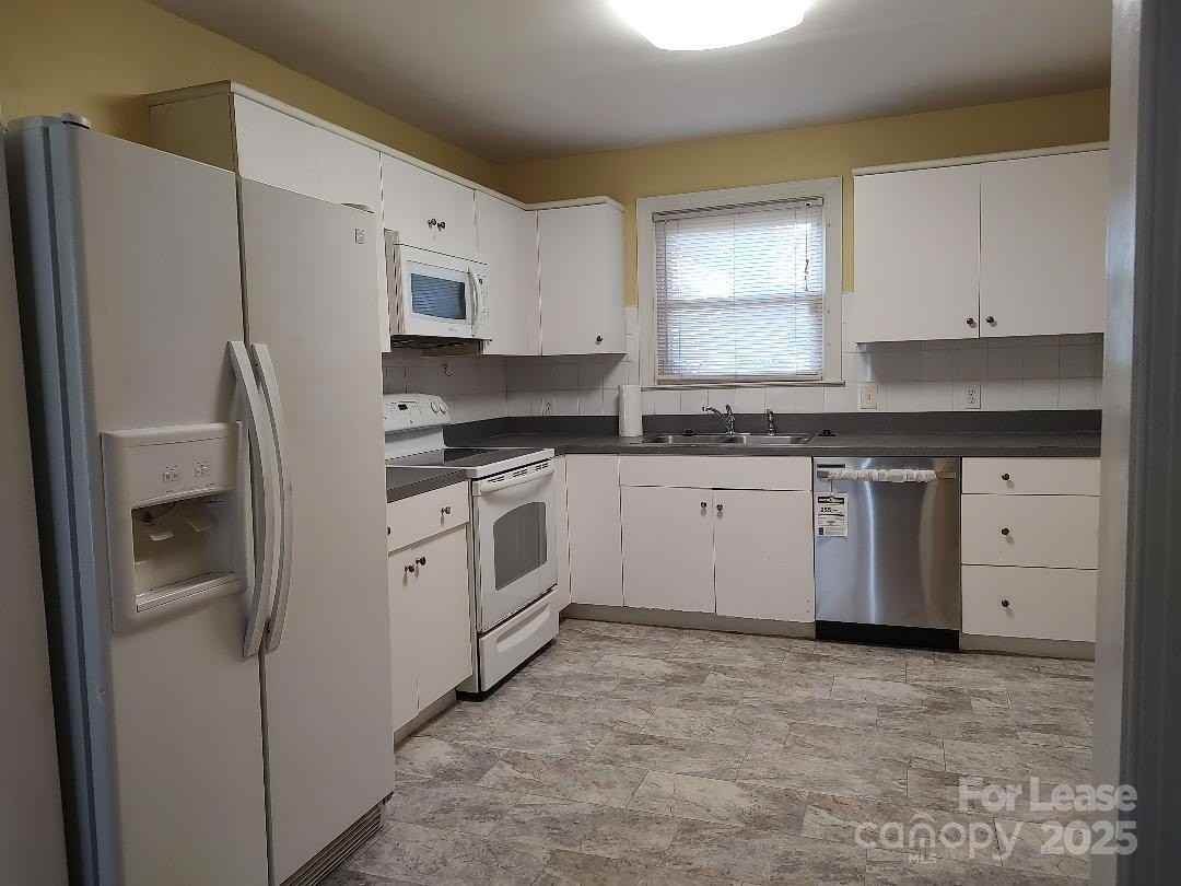 322 Hartford Ave - Photo 5 of 9