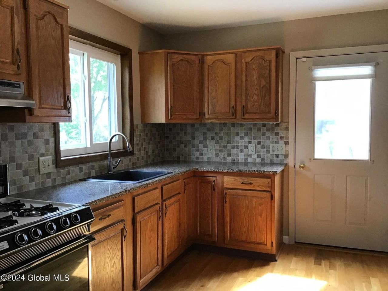 16 Kreiger Ln - Photo 3 of 20