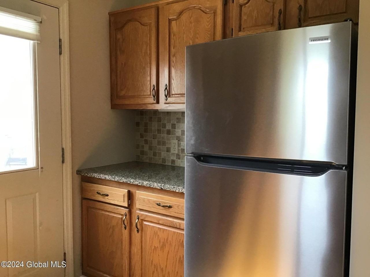 16 Kreiger Ln - Photo 5 of 20