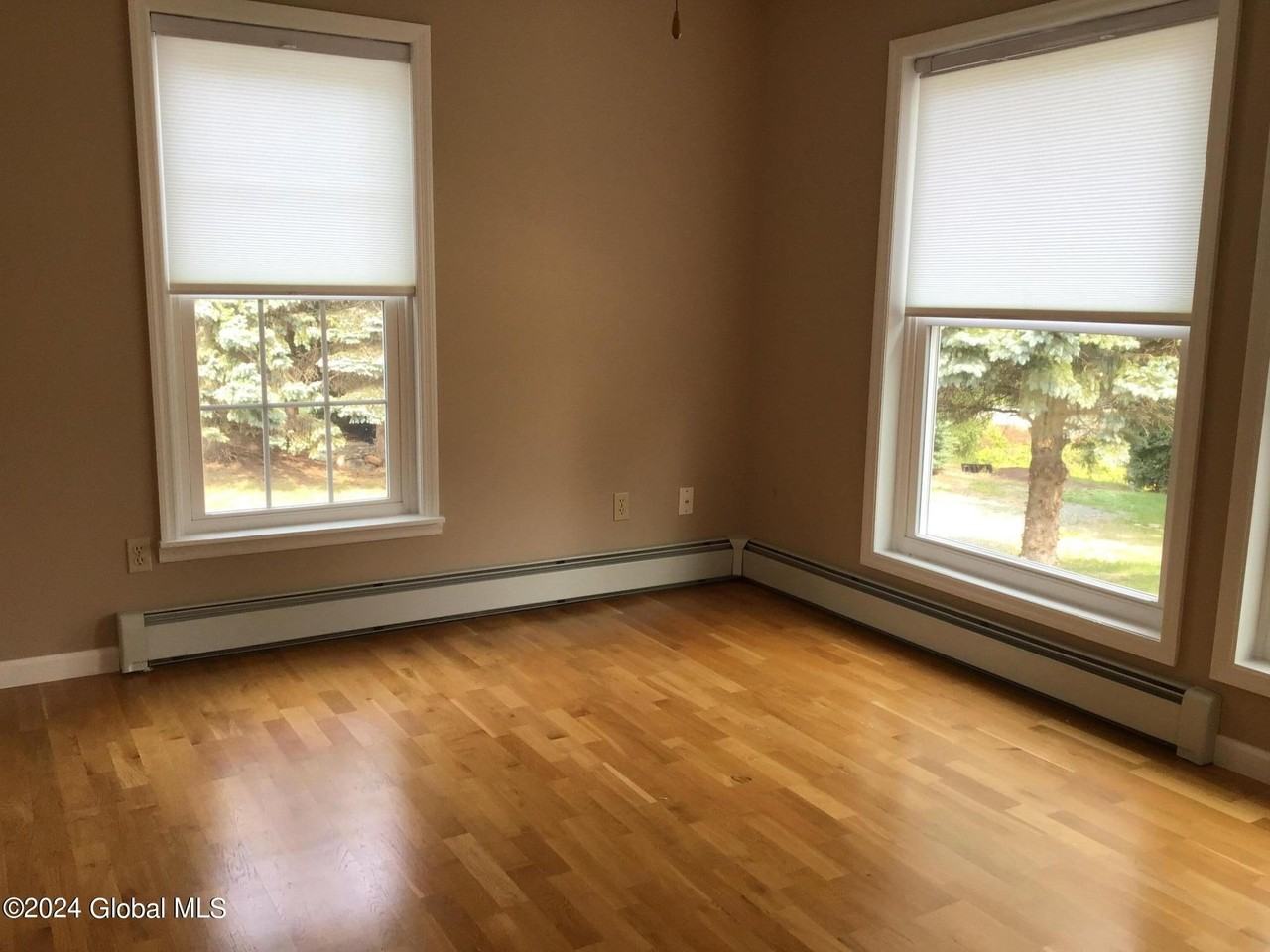 16 Kreiger Ln - Photo 6 of 20